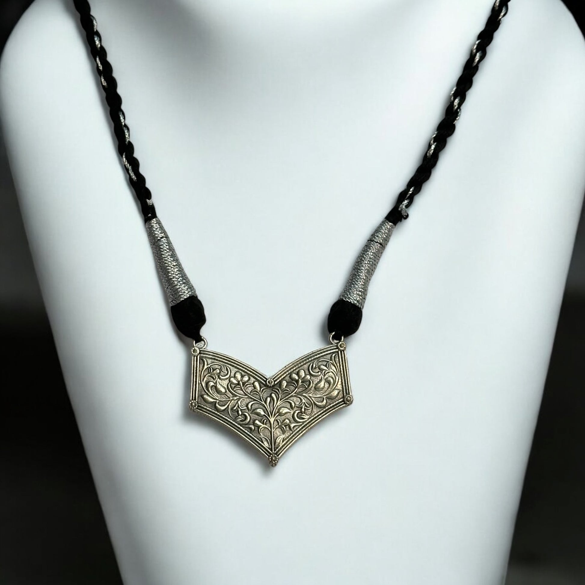 Silver Look-Alike Handmade Necklace – intricately designed silver-tone necklace. Perfect for ethnic and boho outfits.